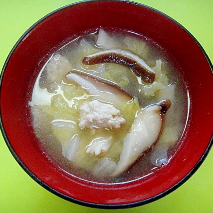 白菜と椎茸鶏ひき肉の味噌汁